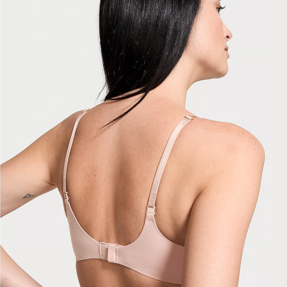 DREAM ANGELS
Smooth Wireless Push-Up Plunge Bra
with Love Cloud™ Innovation - Picture 3 of 8
